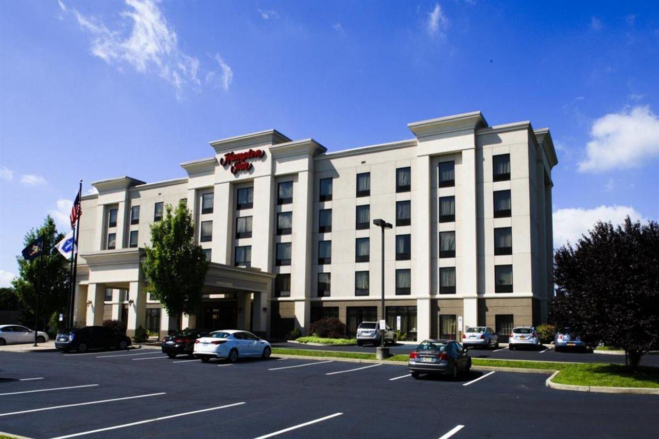 Hampton Inn Істон Екстер'єр фото