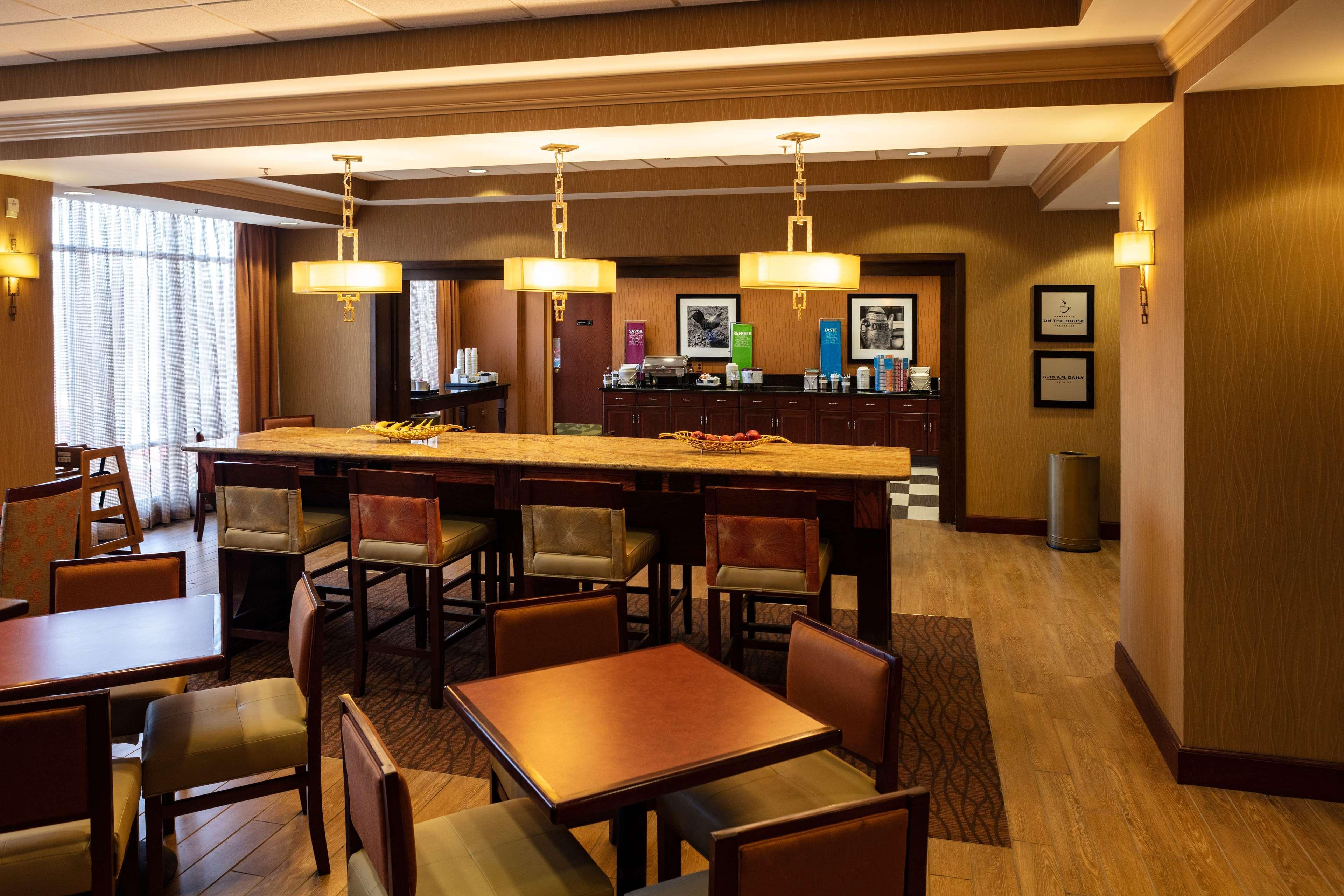 Hampton Inn Істон Екстер'єр фото