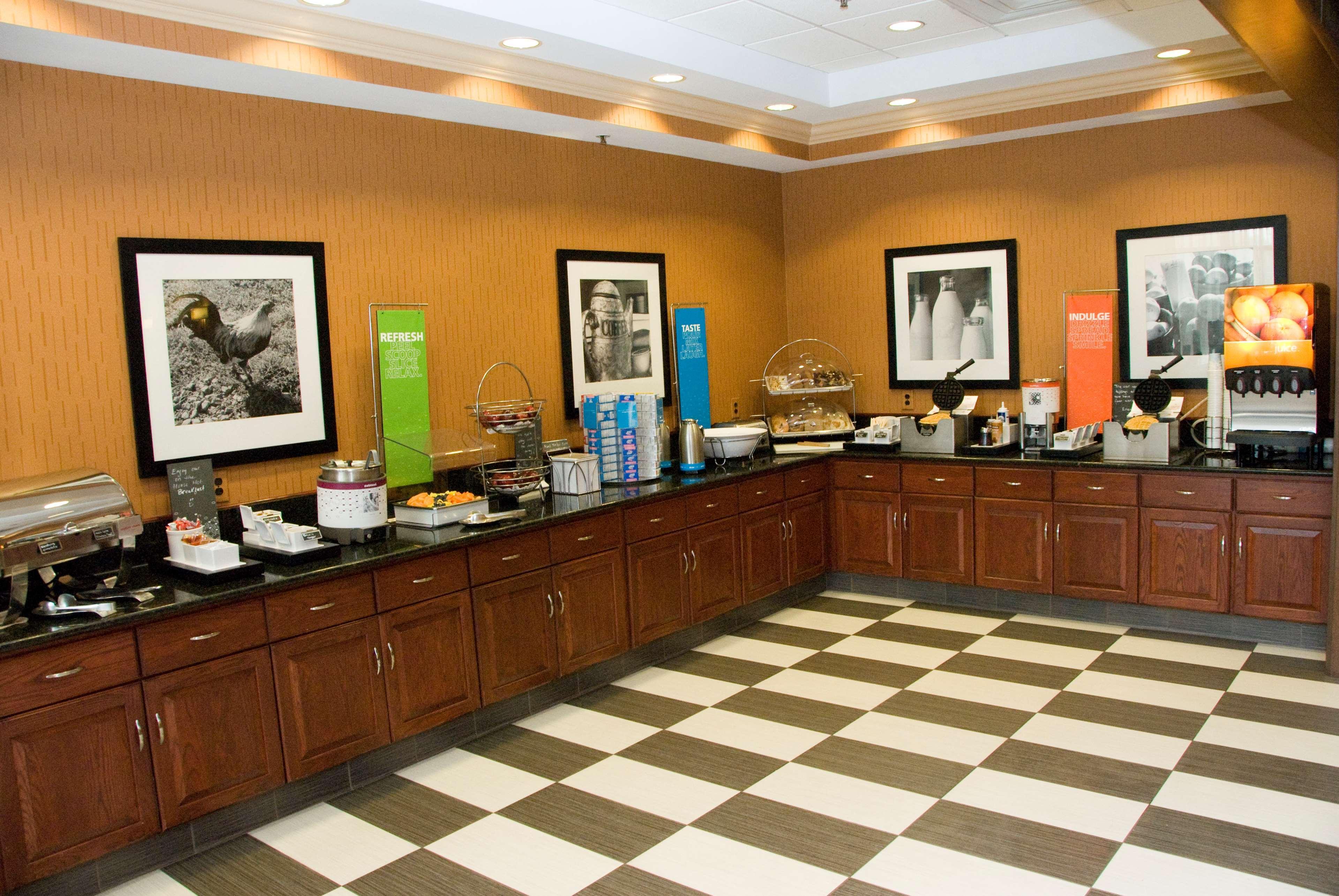 Hampton Inn Істон Екстер'єр фото