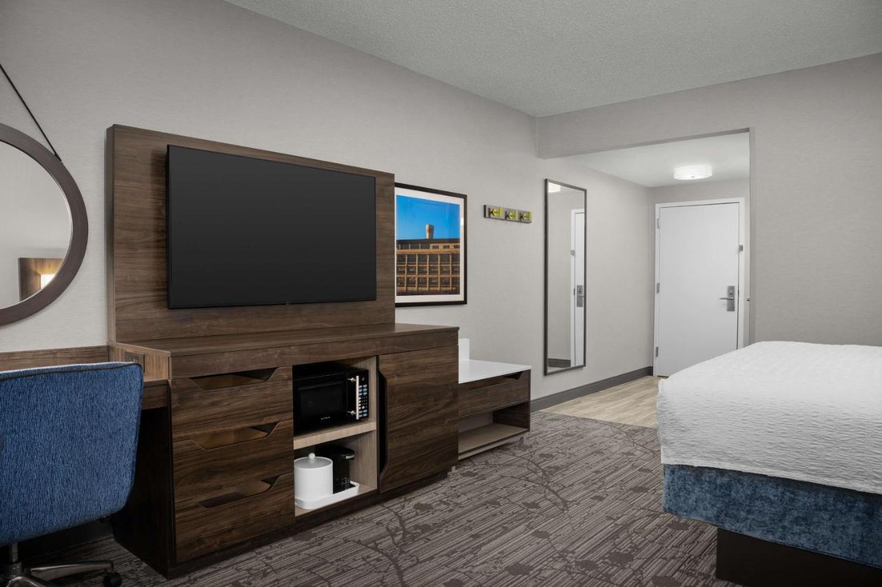Hampton Inn Істон Екстер'єр фото