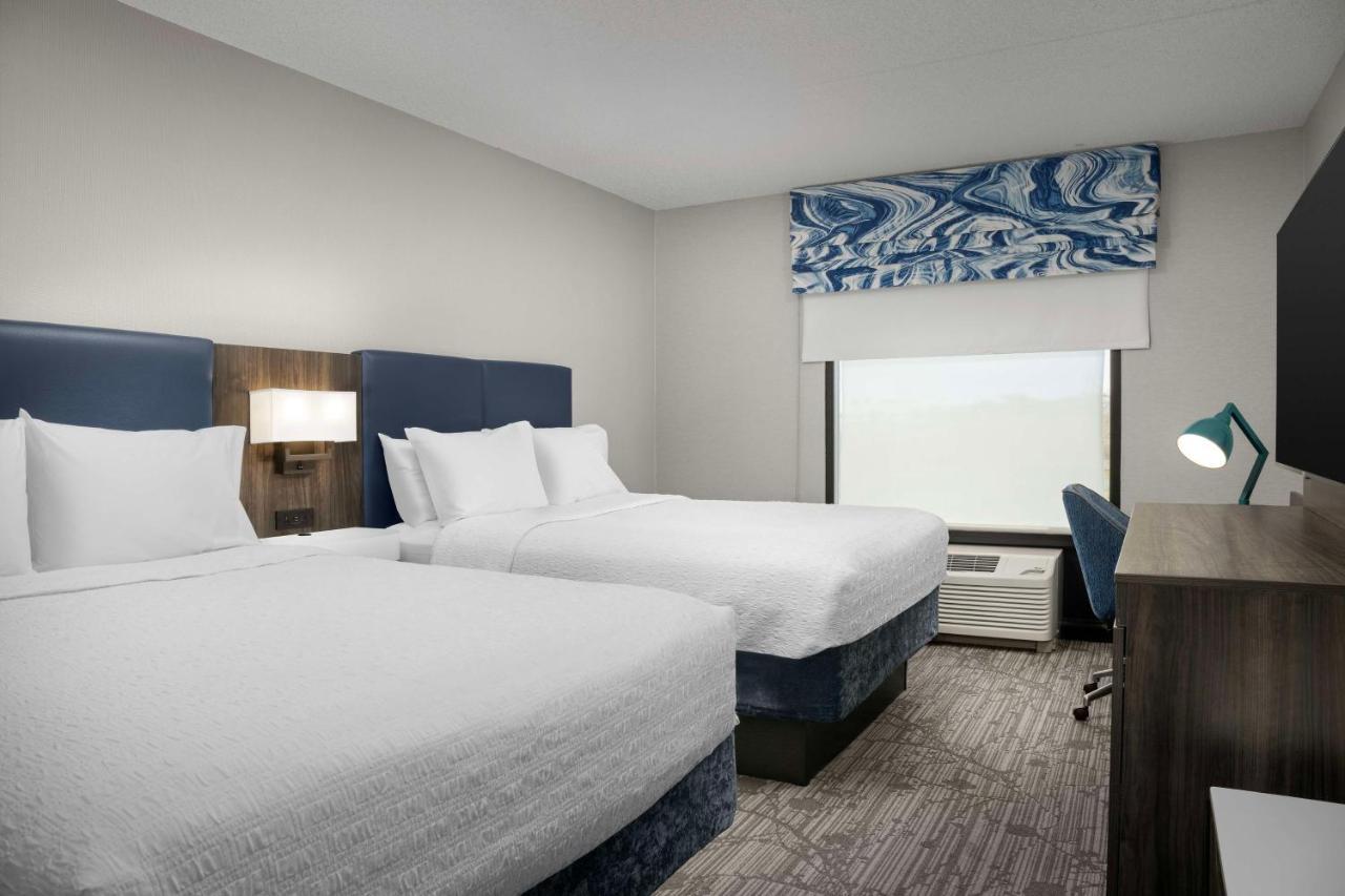 Hampton Inn Істон Екстер'єр фото
