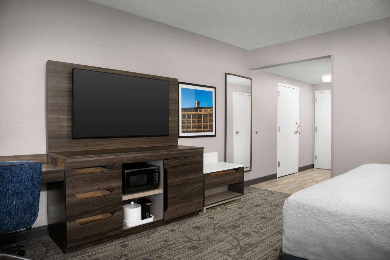 Hampton Inn Істон Екстер'єр фото