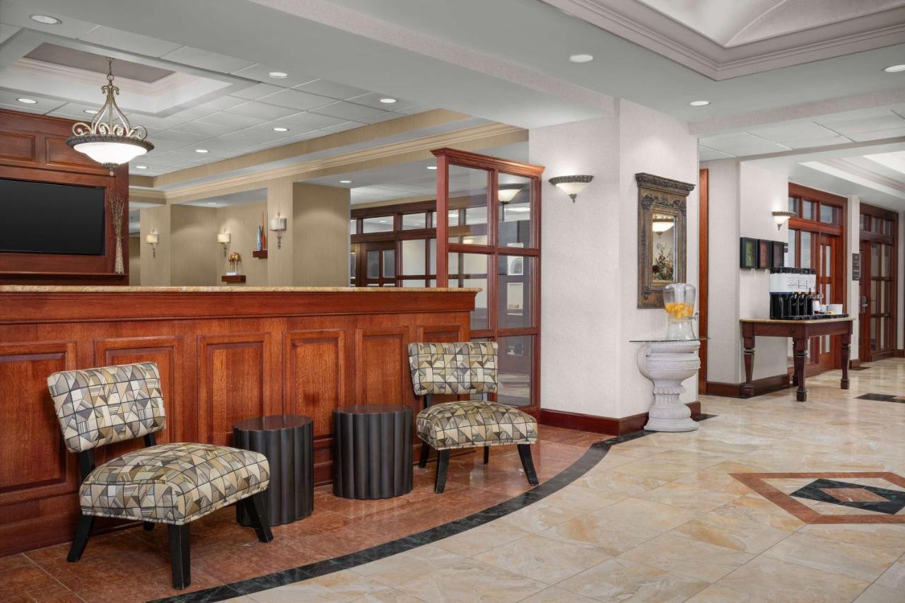 Hampton Inn Істон Екстер'єр фото