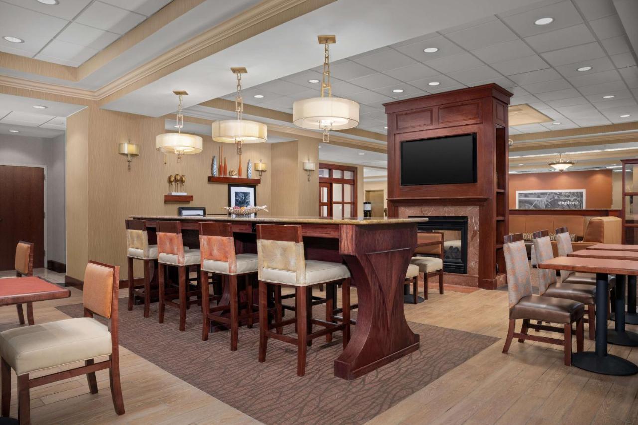 Hampton Inn Істон Екстер'єр фото