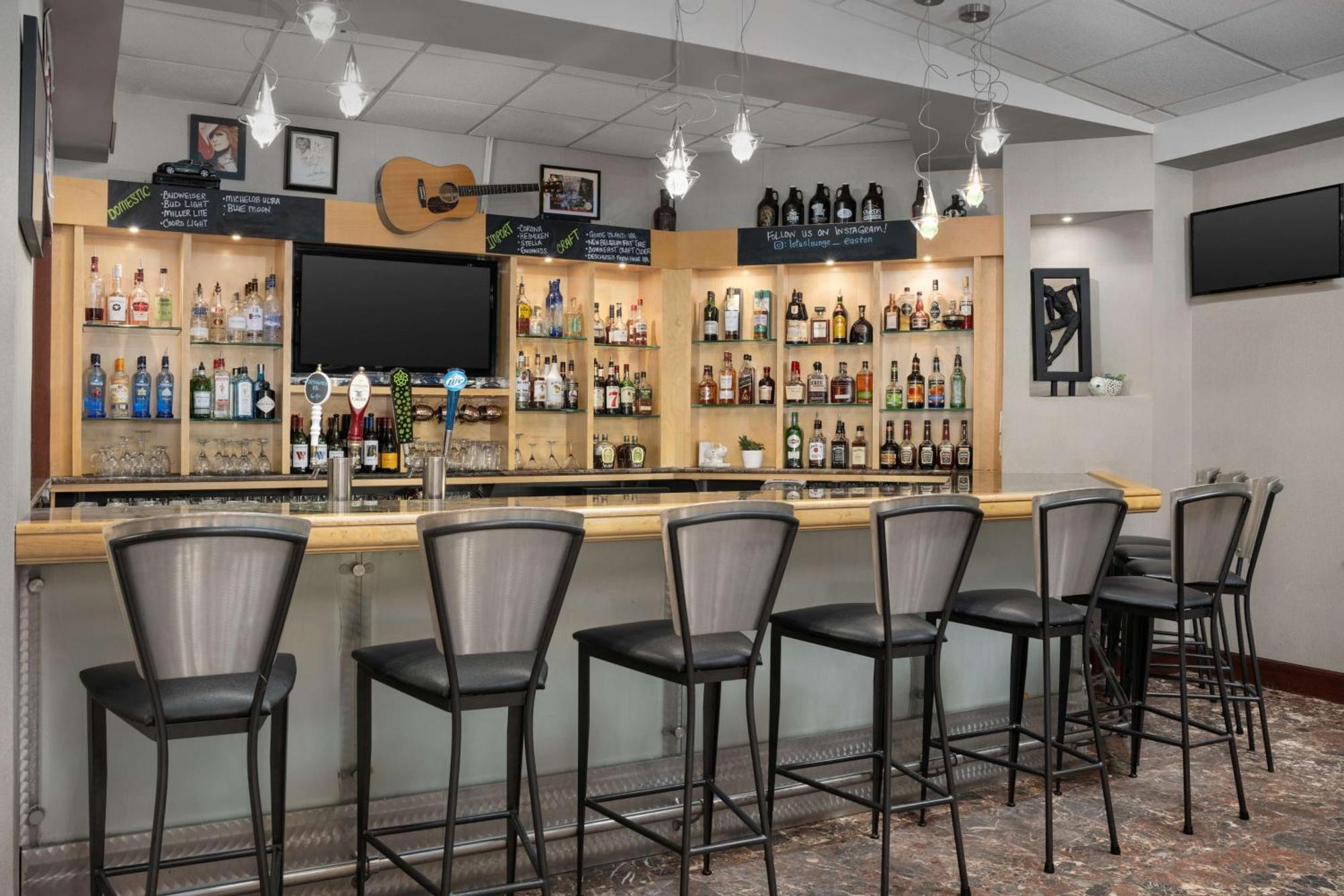 Hampton Inn Істон Екстер'єр фото