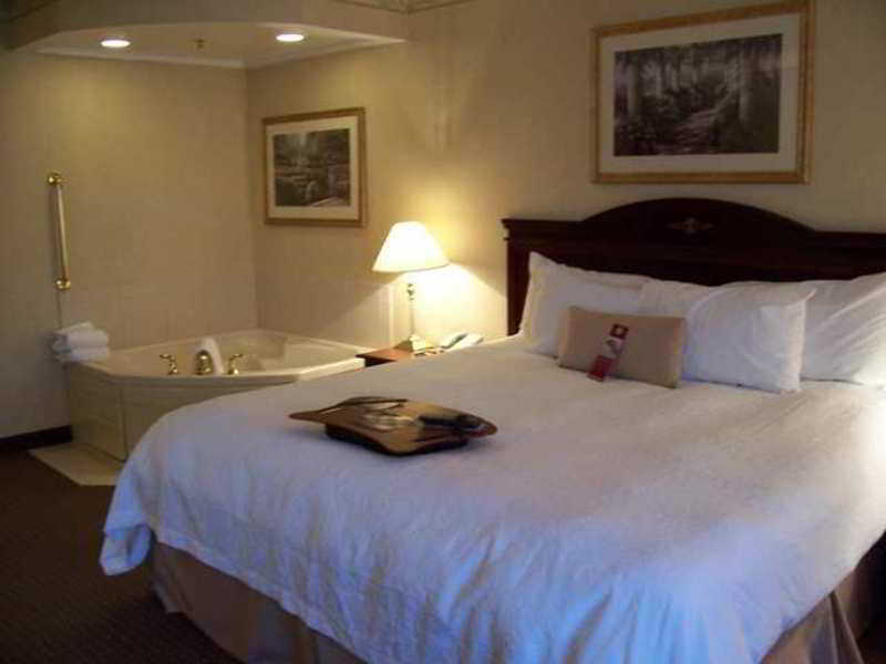 Hampton Inn Істон Номер фото
